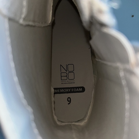 NWT No Boundaries winter white/ivory lug sole boots tie front and zipper sides - Picture 7 of 7